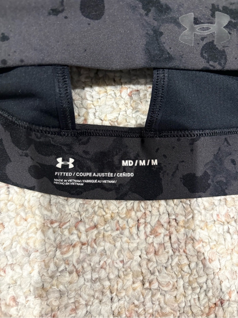 Under Armour Black Splash-Print Medium Support Sports Bra - Picture 4 of 4